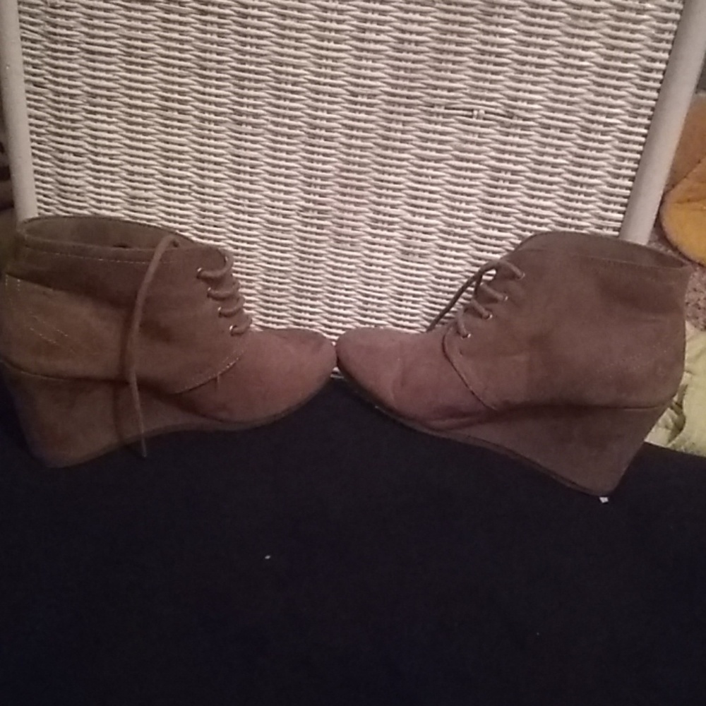 High heel boots